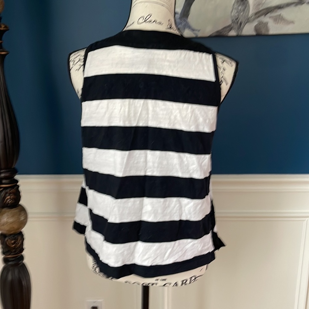 Black and white ruffle top - Picture 4 of 4